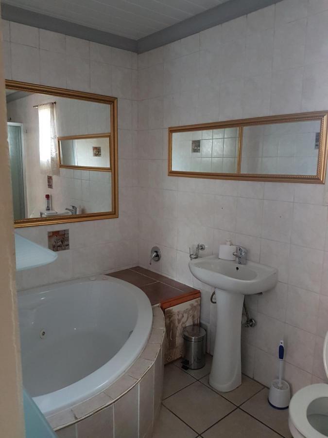 African Elephant Guesthouse Джермистон Экстерьер фото